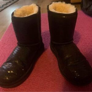 Black sparkly Ugg boots girls size 4 🖤